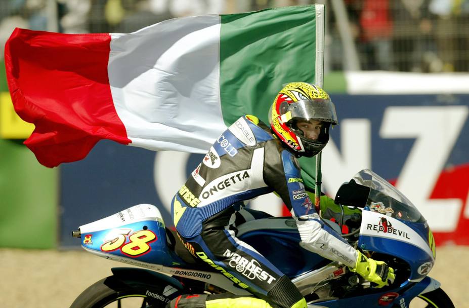 Nel 2005, riconfermato con l’Aprilia sempre nella classe 125, Marco Simoncelli bissa a Jerez la vittoria ottenuta l’anno precedente sul medesimo circuito (Afp)